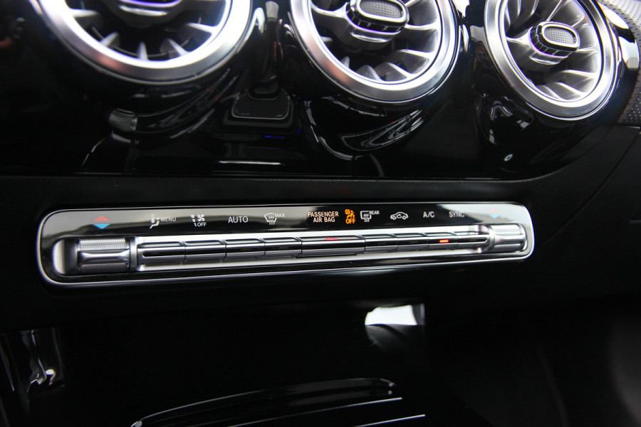 Mercedes-Benz A-Klasse 180 Business Solution AMG | Pano | Carplay | Sfeer | Night