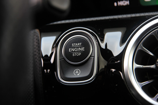 Mercedes-Benz A-Klasse 180 Business Solution AMG | Pano | Carplay | Sfeer | Night