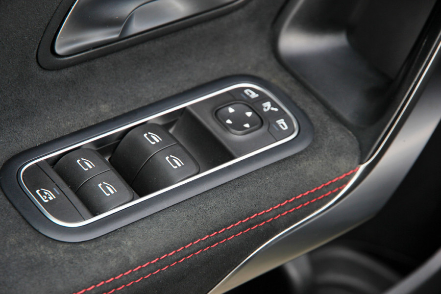 Mercedes-Benz A-Klasse 180 Business Solution AMG | Pano | Carplay | Sfeer | Night