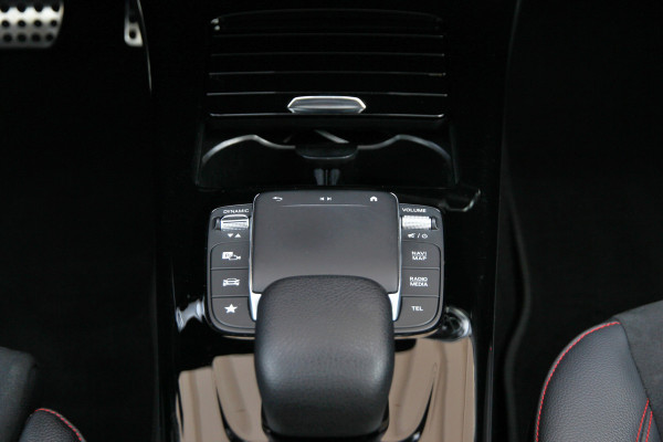 Mercedes-Benz A-Klasse 180 Business Solution AMG | Pano | Carplay | Sfeer | Night