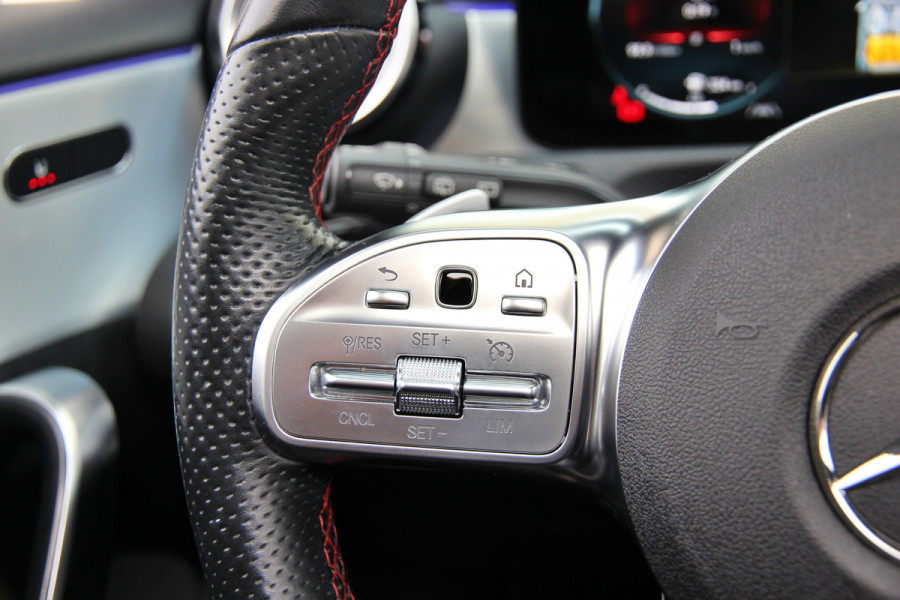 Mercedes-Benz A-Klasse 180 Business Solution AMG | Pano | Carplay | Sfeer | Night