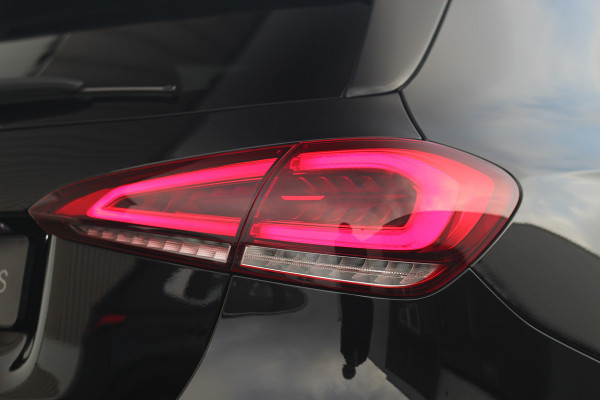 Mercedes-Benz A-Klasse 180 Business Solution AMG | Pano | Carplay | Sfeer | Night