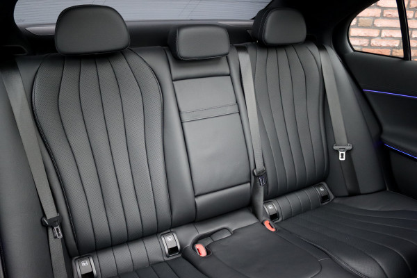 Mercedes-Benz E-Klasse 220 d AMG Line Premium+ | Hyperscreen | Distronic+ | Achterasbesturing | Luchtvering | Memory | Soft-Close |  3D-Display | Stoelventilatie | Burmester | HUD | Surround Camera |