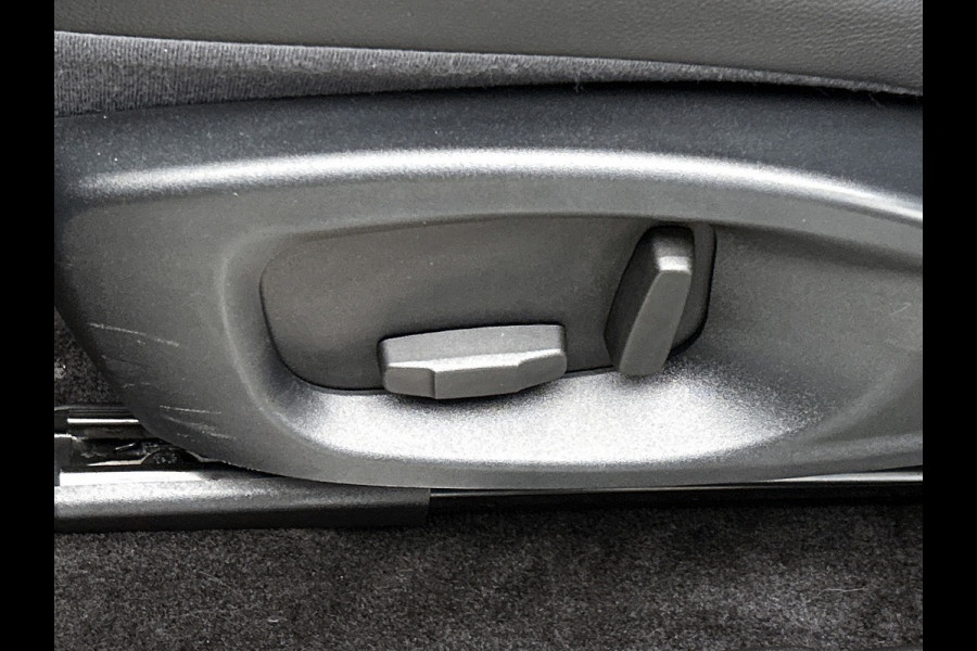 Jaguar E-Pace 2.0 P250 AWD HSE (NL-auto, Goed OnderH, Panoramadak, Camera, StoelV, Navi, Parkeersensoren, Climate Con, Etc)