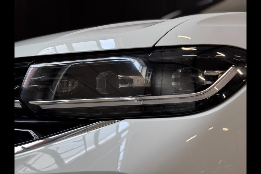 Volkswagen T-Cross 1.5 TSI R-Line DSG | IQ LED | CAMERA | TREKHAAK | NIEUWSTAAT!