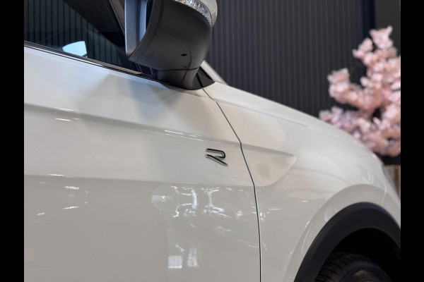 Volkswagen T-Cross 1.5 TSI R-Line DSG | IQ LED | CAMERA | TREKHAAK | NIEUWSTAAT!