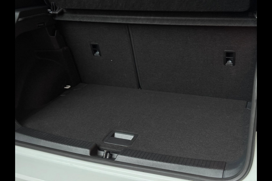 Volkswagen T-Cross 1.5 TSI R-Line DSG | IQ LED | CAMERA | TREKHAAK | NIEUWSTAAT!