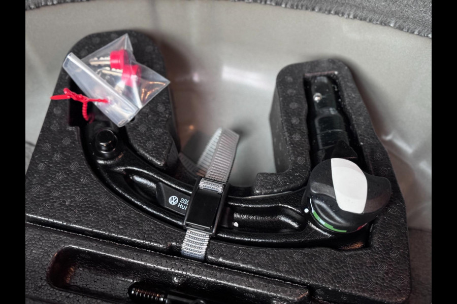 Volkswagen T-Cross 1.5 TSI R-Line DSG | IQ LED | CAMERA | TREKHAAK | NIEUWSTAAT!