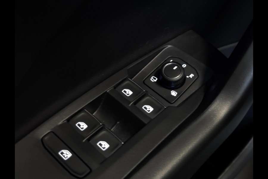 Volkswagen T-Cross 1.5 TSI R-Line DSG | IQ LED | CAMERA | TREKHAAK | NIEUWSTAAT!