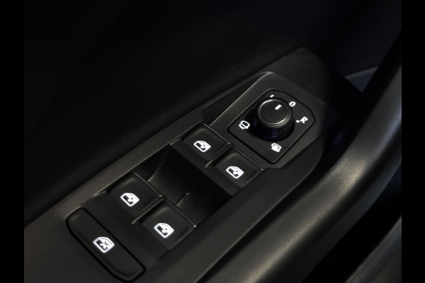 Volkswagen T-Cross 1.5 TSI R-Line DSG | IQ LED | CAMERA | TREKHAAK | NIEUWSTAAT!