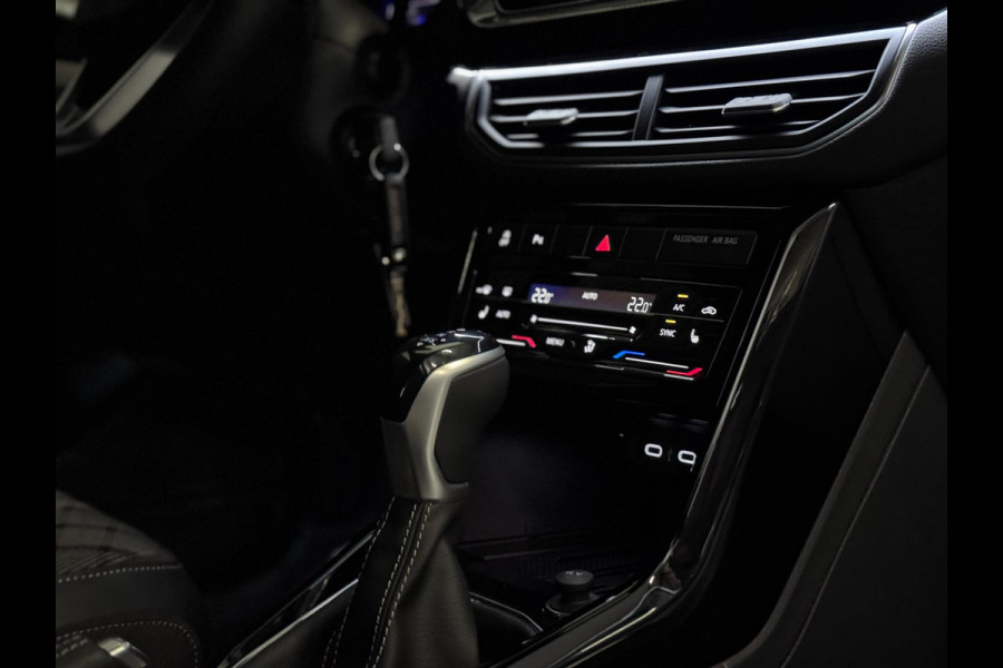 Volkswagen T-Cross 1.5 TSI R-Line DSG | IQ LED | CAMERA | TREKHAAK | NIEUWSTAAT!