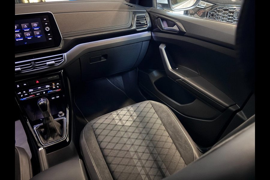 Volkswagen T-Cross 1.5 TSI R-Line DSG | IQ LED | CAMERA | TREKHAAK | NIEUWSTAAT!