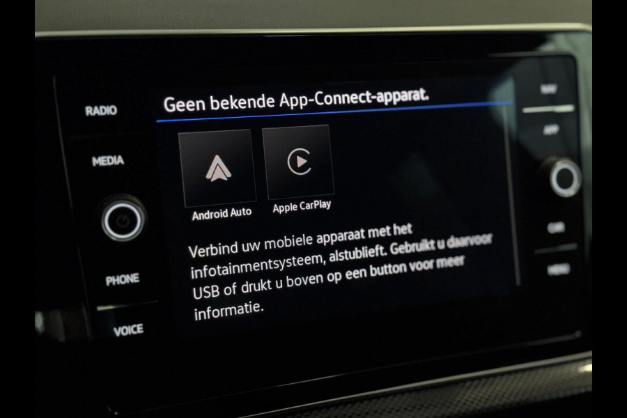 Volkswagen T-Cross 1.5 TSI R-Line DSG | IQ LED | CAMERA | TREKHAAK | NIEUWSTAAT!