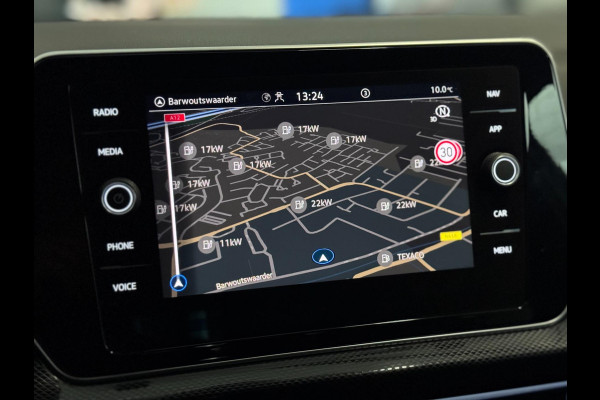 Volkswagen T-Cross 1.5 TSI R-Line DSG | IQ LED | CAMERA | TREKHAAK | NIEUWSTAAT!