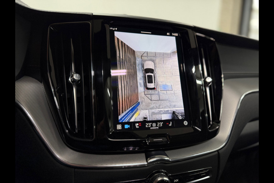 Volvo XC60 2.0 T6 Plug-in hybrid AWD Ultra Black Edition | Pano | Luchtvering | 21' inch | Bowers&Wilkins | BTW