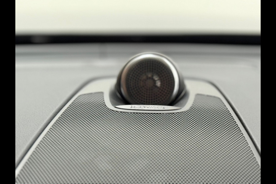 Volvo XC60 2.0 T6 Plug-in hybrid AWD Ultra Black Edition | Pano | Luchtvering | 21' inch | Bowers&Wilkins | BTW