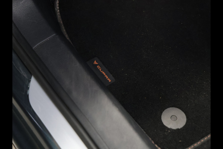 CUPRA Ateca 2.0 TSI 4DRIVE [REMUS GPF-BACK UITLAATSYSTEEM, SCHUIFKANTELDAK, TREKHAAK INKLAPBAAR, APPLE CARPLAY, ANDROID, SPORTSTOELEN, 360 CAMERA, BEATS SOUND, ADAPTIVE CRUISE, DODE HOEK DETECTIE, STOELVERWARMING, CLIM