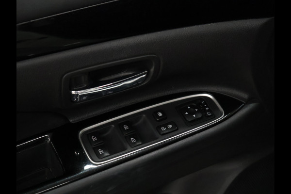 Mitsubishi Outlander 2.4 PHEV Pure+ [TREKHAAK, CAMERA, CRUISE CONTROL, BLUETOOTH TELEFOON, STOELVERWARMING, FLIPPERS, CLIMATE CONTROL, NIEUWSTAAT]