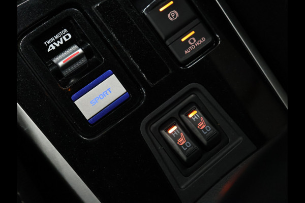 Mitsubishi Outlander 2.4 PHEV Pure+ [TREKHAAK, CAMERA, CRUISE CONTROL, BLUETOOTH TELEFOON, STOELVERWARMING, FLIPPERS, CLIMATE CONTROL, NIEUWSTAAT]