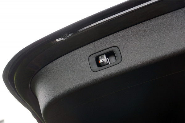 Mercedes-Benz GLC GLC 300 e 4M AMG Line | Luchtvering Achteras Trekhaak Burmester Head-Up Memory