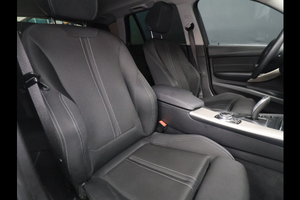BMW 3 Serie Touring 318i Corporate Lease Executive [CRUISE CONTROL, BLUETOOTH TELEFOON, PDC V+A, AUTOMATISCHE AIRCO, ELEKTRISCHE ACHTERKLEP, BMW LED, NIEUWSTAAT]