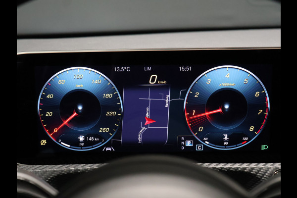 Mercedes-Benz A-Klasse 200 Business Solution [SCHUIFKANTELDAK, TREKHAAK, BLUETOOTH TELEFOON, CRUISE CONTROL, ACHTERUITRIJCAMERA, PDC V+A, STOELVERWARMING, FLIPPERS, AUTOMATISCHE AIRCO, NIEUWSTAAT,