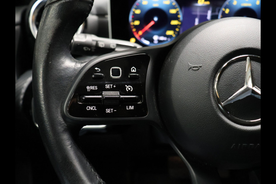 Mercedes-Benz A-Klasse 200 Business Solution [SCHUIFKANTELDAK, TREKHAAK, BLUETOOTH TELEFOON, CRUISE CONTROL, ACHTERUITRIJCAMERA, PDC V+A, STOELVERWARMING, FLIPPERS, AUTOMATISCHE AIRCO, NIEUWSTAAT,