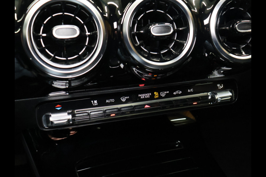 Mercedes-Benz A-Klasse 200 Business Solution [SCHUIFKANTELDAK, TREKHAAK, BLUETOOTH TELEFOON, CRUISE CONTROL, ACHTERUITRIJCAMERA, PDC V+A, STOELVERWARMING, FLIPPERS, AUTOMATISCHE AIRCO, NIEUWSTAAT,