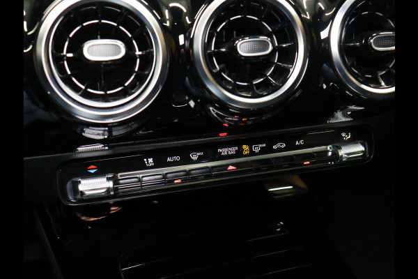 Mercedes-Benz A-Klasse 200 Business Solution [SCHUIFKANTELDAK, TREKHAAK, BLUETOOTH TELEFOON, CRUISE CONTROL, ACHTERUITRIJCAMERA, PDC V+A, STOELVERWARMING, FLIPPERS, AUTOMATISCHE AIRCO, NIEUWSTAAT,