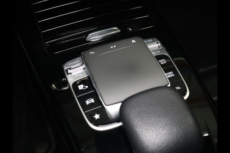 Mercedes-Benz A-Klasse 200 Business Solution [SCHUIFKANTELDAK, TREKHAAK, BLUETOOTH TELEFOON, CRUISE CONTROL, ACHTERUITRIJCAMERA, PDC V+A, STOELVERWARMING, FLIPPERS, AUTOMATISCHE AIRCO, NIEUWSTAAT,