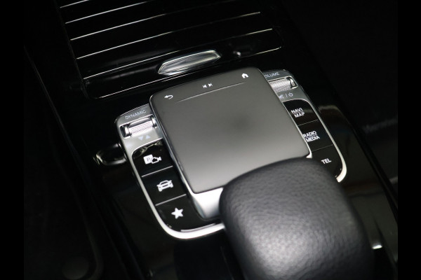 Mercedes-Benz A-Klasse 200 Business Solution [SCHUIFKANTELDAK, TREKHAAK, BLUETOOTH TELEFOON, CRUISE CONTROL, ACHTERUITRIJCAMERA, PDC V+A, STOELVERWARMING, FLIPPERS, AUTOMATISCHE AIRCO, NIEUWSTAAT,