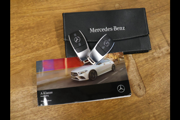 Mercedes-Benz A-Klasse 200 Business Solution [SCHUIFKANTELDAK, TREKHAAK, BLUETOOTH TELEFOON, CRUISE CONTROL, ACHTERUITRIJCAMERA, PDC V+A, STOELVERWARMING, FLIPPERS, AUTOMATISCHE AIRCO, NIEUWSTAAT,