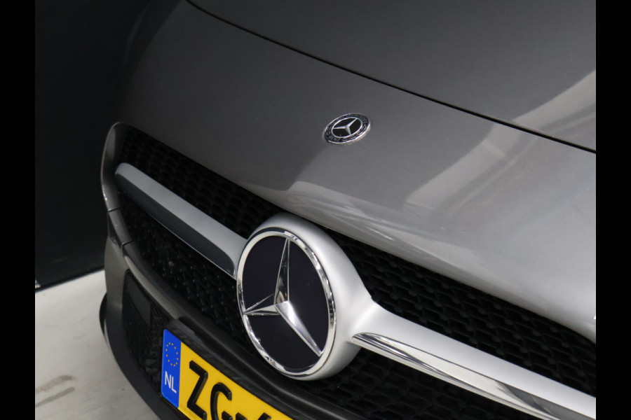 Mercedes-Benz A-Klasse 200 Business Solution [SCHUIFKANTELDAK, TREKHAAK, BLUETOOTH TELEFOON, CRUISE CONTROL, ACHTERUITRIJCAMERA, PDC V+A, STOELVERWARMING, FLIPPERS, AUTOMATISCHE AIRCO, NIEUWSTAAT,