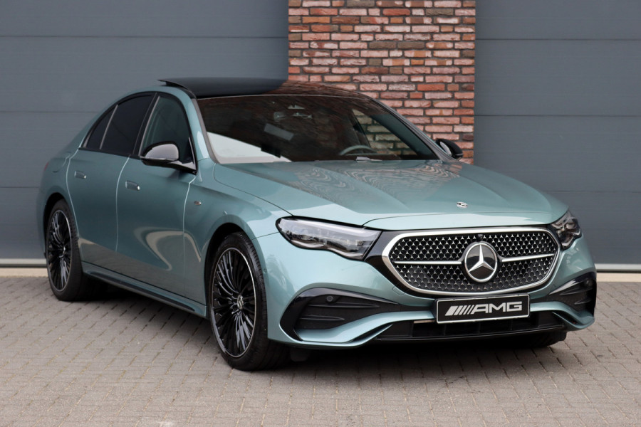 Mercedes-Benz E-Klasse 300 e AMG Line | Hyperscreen | Distronic | Panoramadak | Memory | Burmester | HUD | 3D-Display | Digital Light | Surround Camera | Nightpakket | Keyless Go |