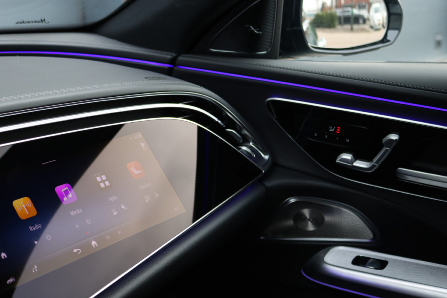 Mercedes-Benz E-Klasse 300 e AMG Line | Hyperscreen | Distronic | Panoramadak | Memory | Burmester | HUD | 3D-Display | Digital Light | Surround Camera | Nightpakket | Keyless Go |