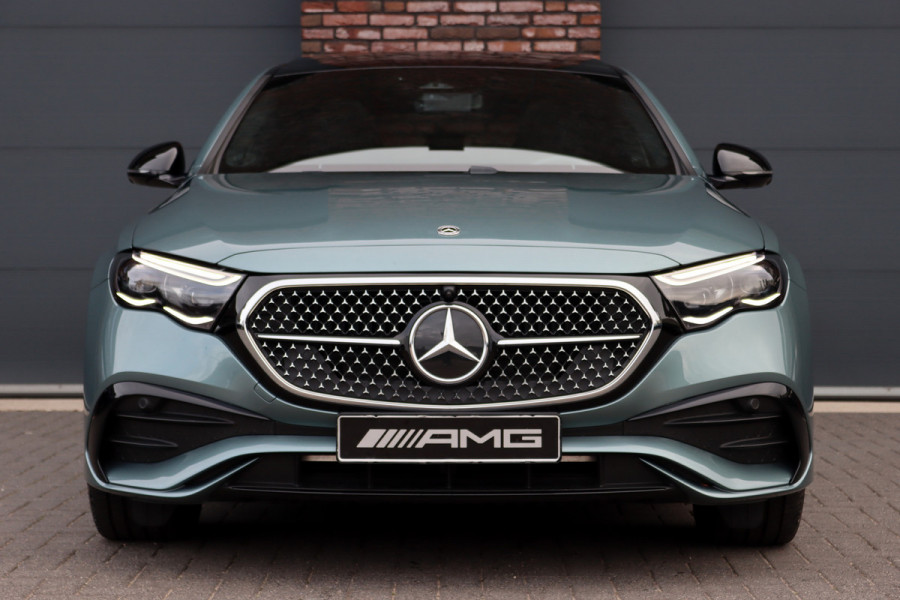Mercedes-Benz E-Klasse 300 e AMG Line | Hyperscreen | Distronic | Panoramadak | Memory | Burmester | HUD | 3D-Display | Digital Light | Surround Camera | Nightpakket | Keyless Go |