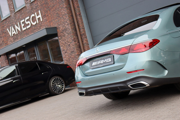 Mercedes-Benz E-Klasse 300 e AMG Line | Hyperscreen | Distronic | Panoramadak | Memory | Burmester | HUD | 3D-Display | Digital Light | Surround Camera | Nightpakket | Keyless Go |