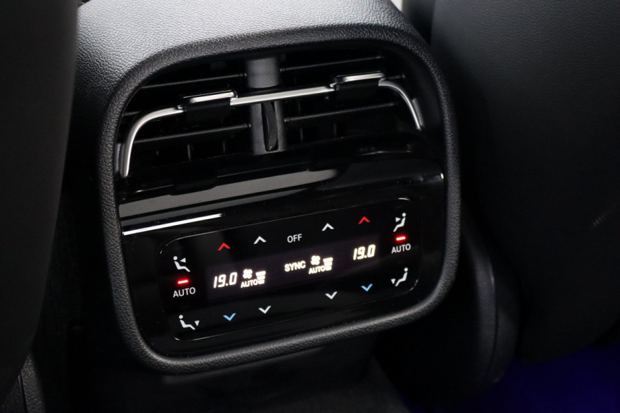 Mercedes-Benz E-Klasse 300 e AMG Line | Hyperscreen | Distronic | Panoramadak | Memory | Burmester | HUD | 3D-Display | Digital Light | Surround Camera | Nightpakket | Keyless Go |