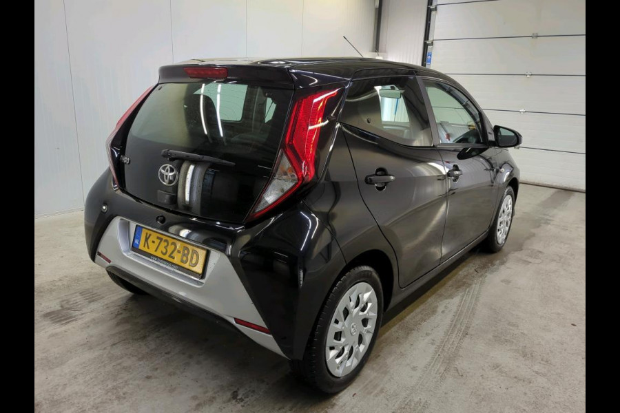 Toyota Aygo 1.0 VVT-i X-Play 5-DRS Airco DAB+ Carplay Navi X-Play Pack Achteruitrij Camera