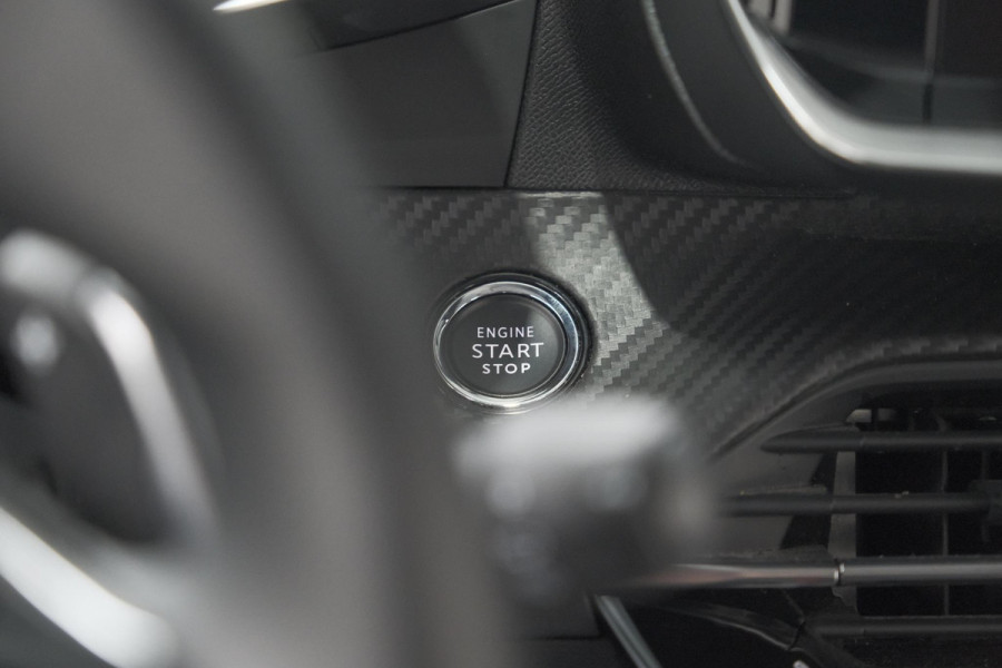 Peugeot 2008 PureTech 130 EAT8 Allure Pack | Stoelverwarming | Adaptieve Cruise Control | Camera