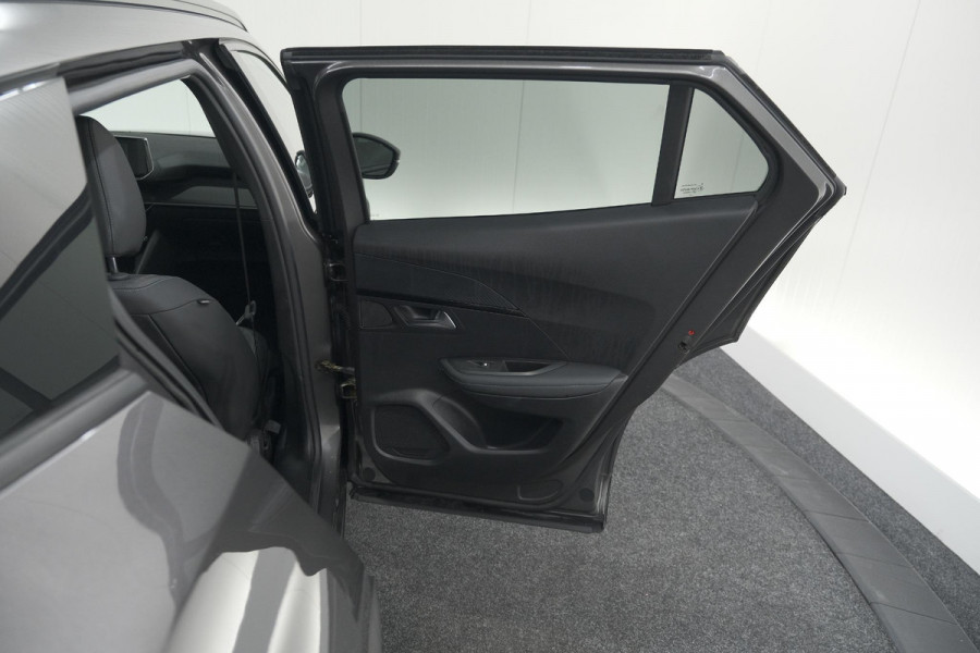 Peugeot 2008 PureTech 130 EAT8 Allure Pack | Stoelverwarming | Adaptieve Cruise Control | Camera