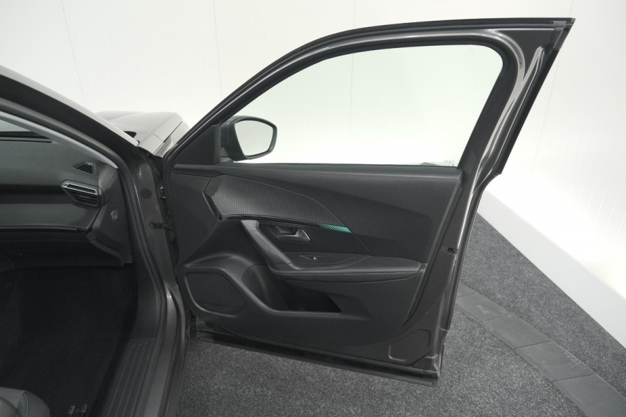 Peugeot 2008 PureTech 130 EAT8 Allure Pack | Stoelverwarming | Adaptieve Cruise Control | Camera
