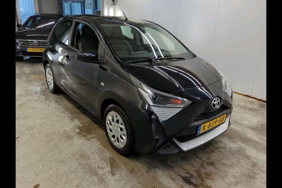 Toyota Aygo 1.0 VVT-i X-Play 5-DRS Airco DAB+ Carplay Navi X-Play Pack Achteruitrij Camera