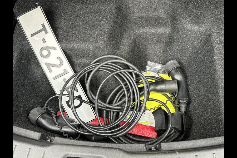 Polestar 2 Long Range Dual Motor Plus Pilot78kWh VAN: €32.900,- VOOR: €28.877,- UW EINDEJAARSVOORDEEL: €4.023,- | AWD Performance Pack | stoel + stuurwielwarming | 360 camera | Panorama dak | elect stoelen met geheugen | elect trekhaak |20 inch |  Rijklaar geleverd met 12 mnd bovag garantie |