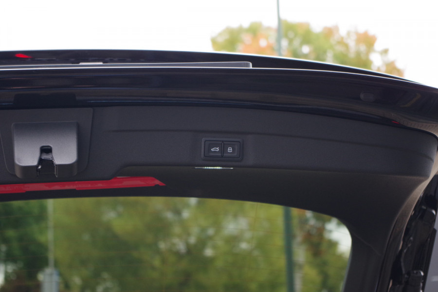 Audi A6 Avant 2.0 e-Hybrid 367 PK Plug-In Quattro Competition S-Line Edition, Luchtvering, Trekhaak, Panoramadak