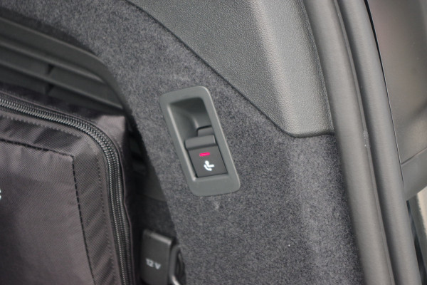 Audi A6 Avant 2.0 e-Hybrid 367 PK Plug-In Quattro Competition S-Line Edition, Luchtvering, Trekhaak, Panoramadak