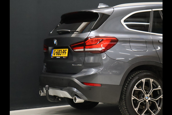 BMW X1 sDrive20i VDL Nedcar Edition [GROOT NAVIGATIE, TREKHAAK, HUD, PDC V+A, BLUETOOTH TELEFOON, CRUISE CONTROL, STOELVERWARMING, ELEKTRISCHE ACHTERKLEP, BMW LED, NIEUWSTAAT]