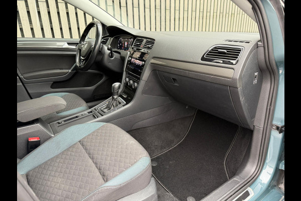 Volkswagen Golf 1.5 TSI Highline Business R / Panoramadak