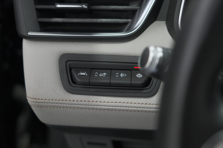 Renault Clio TCe 130 EDC Initiale Paris | Pack Winter | Camera | BOSE Audio | Dodehoekdetectie