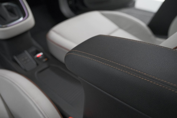 Renault Clio TCe 130 EDC Initiale Paris | Pack Winter | Camera | BOSE Audio | Dodehoekdetectie